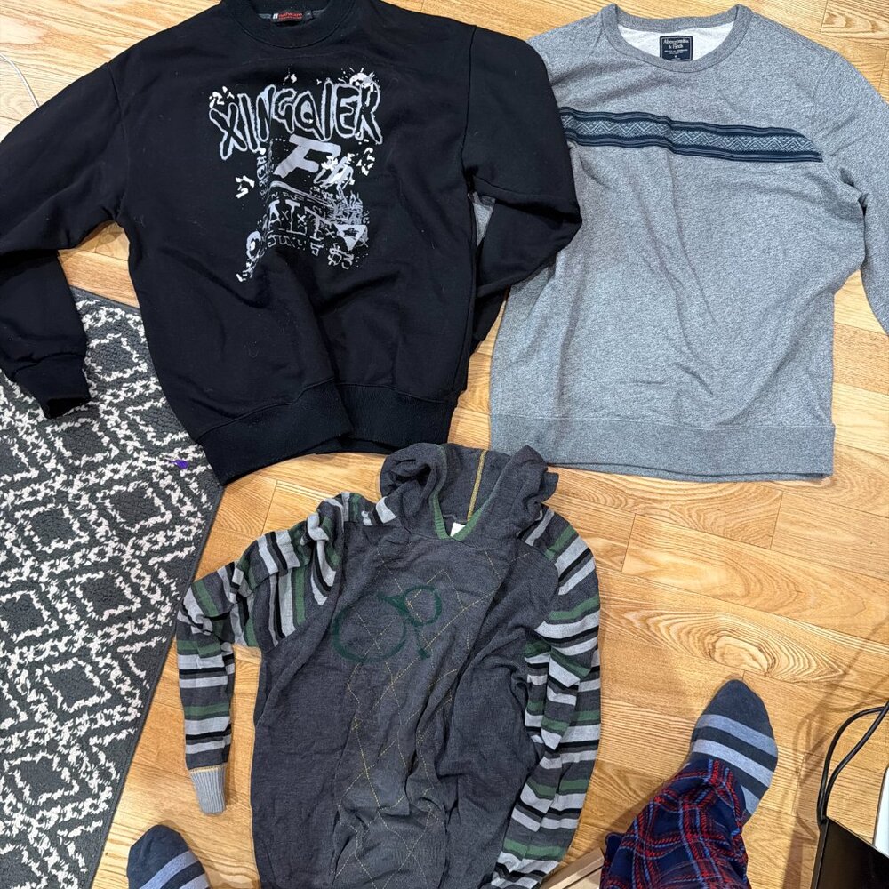Clothes - Picture 3 of 3